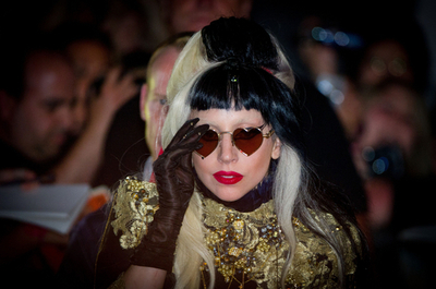 ガガやマライアの新曲をハッキング、2被告に有罪判決