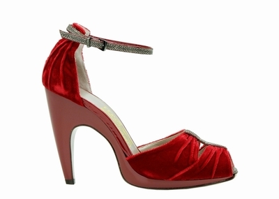 フェラガモと映画『オーストラリア』のコラボレーション。シューズ'レディ・サラ'発売