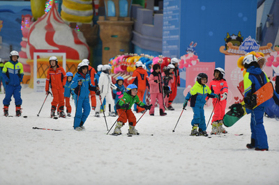 中国のウインタースポーツ産業が「黄金期」へ 国産ブランドも躍進