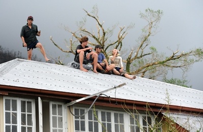 屋根から侵入しくじり消防隊出動、罰金と賠償命令 豪