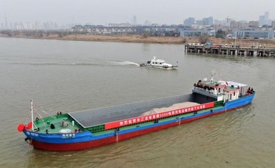 中国開発の載貨重量3000トン級の電動貨物船が進水