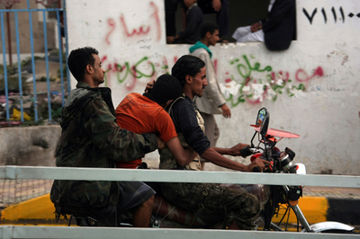 イエメンの米大使館襲撃で警官が発砲、4人死亡