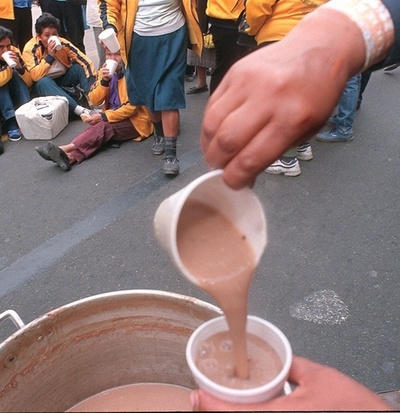 ホットチョコはオレンジ色のカップが一番美味、調査