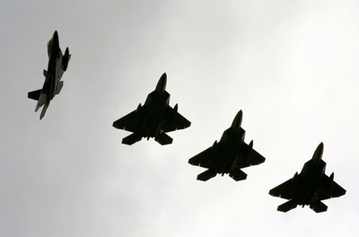 ステルス戦闘機「F-22A」が嘉手納に到着、米国外の配備は初めて - 沖縄