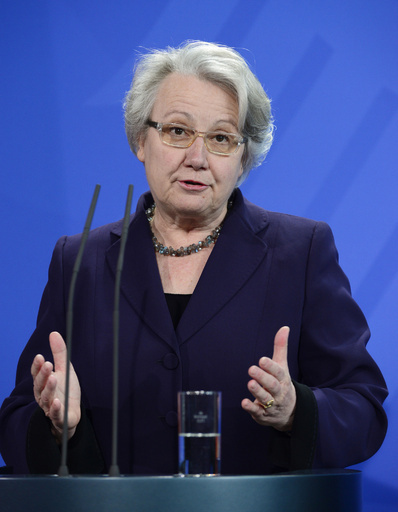 論文盗用疑惑の独教育相が辞任、メルケル政権に打撃