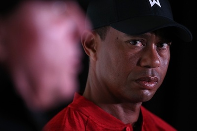 超スロー映像では2度打ちだが… ウッズ、規則適用外で罰打無し