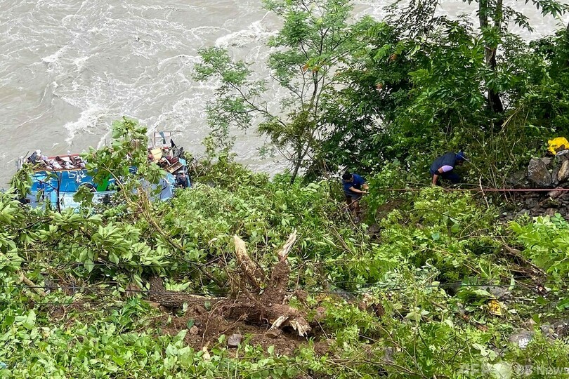 ネパールでバス転落、27人死亡 全員インド人旅行客