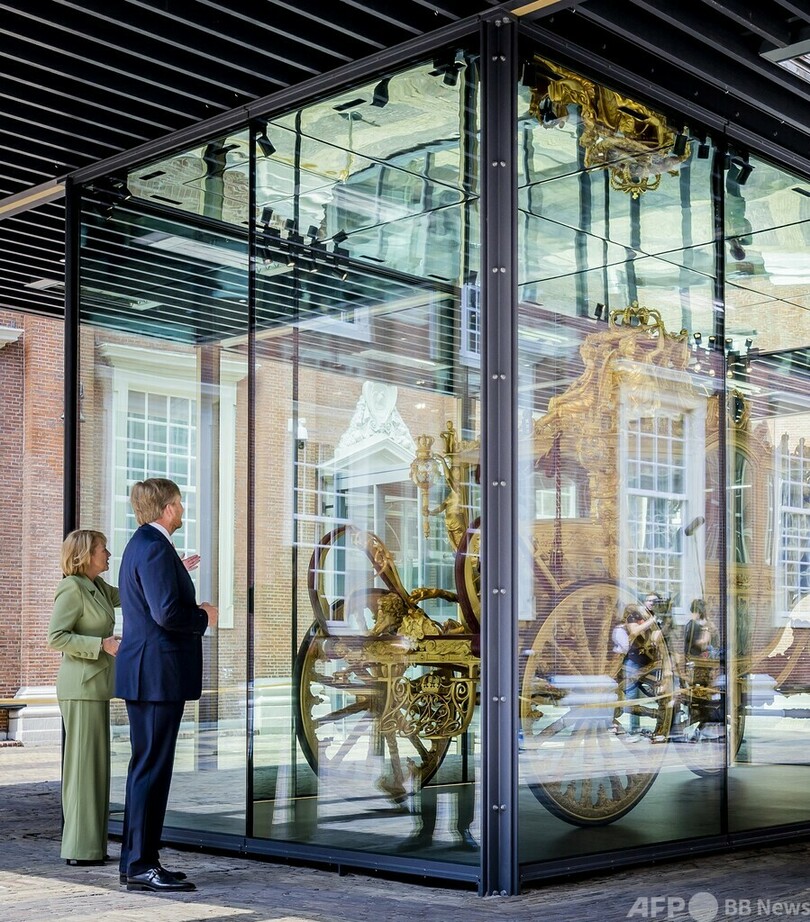 オランダ国王、奴隷が描かれた「黄金の馬車」の使用を休止