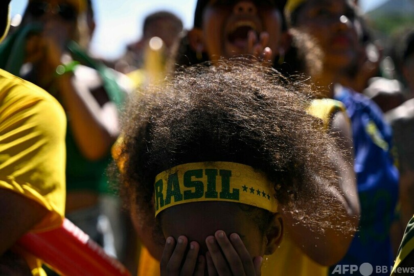 ブラジル敗退決定、母国のファンは落胆し涙 カタールW杯