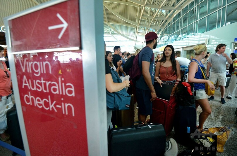 バリ空港、火山灰で再び閉鎖 観光シーズン真っ最中 インドネシア