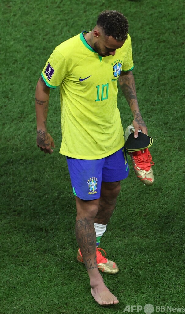 ネイマールが初戦で右足首負傷、診断は一両日中 カタールW杯