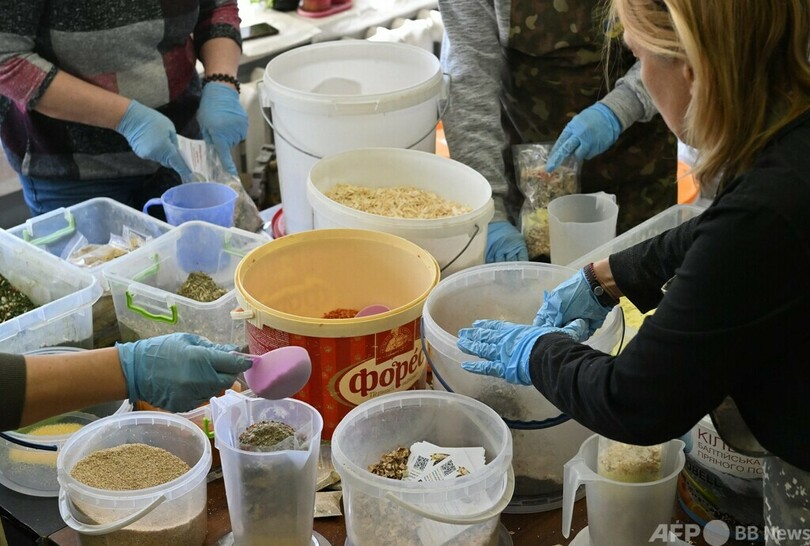 前線で食べられる即席ボルシチ、市民が用意 ウクライナ