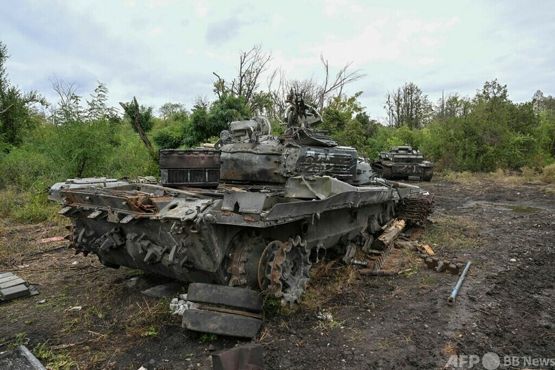 ロシアから奪還の東部イジュームで「集団墓地」発見 ウクライナ大統領