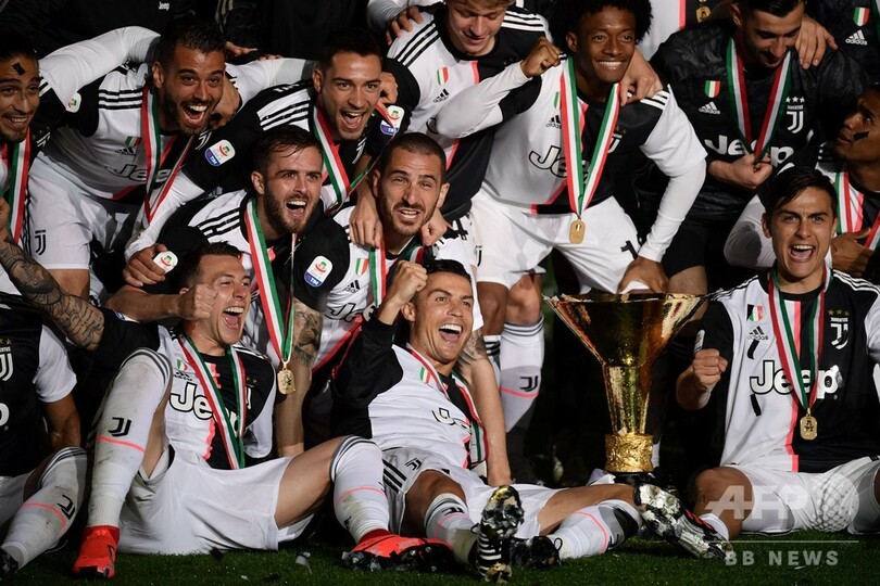 ホーム最終戦のユベントス、ファンが指揮官とバルツァッリに別れ