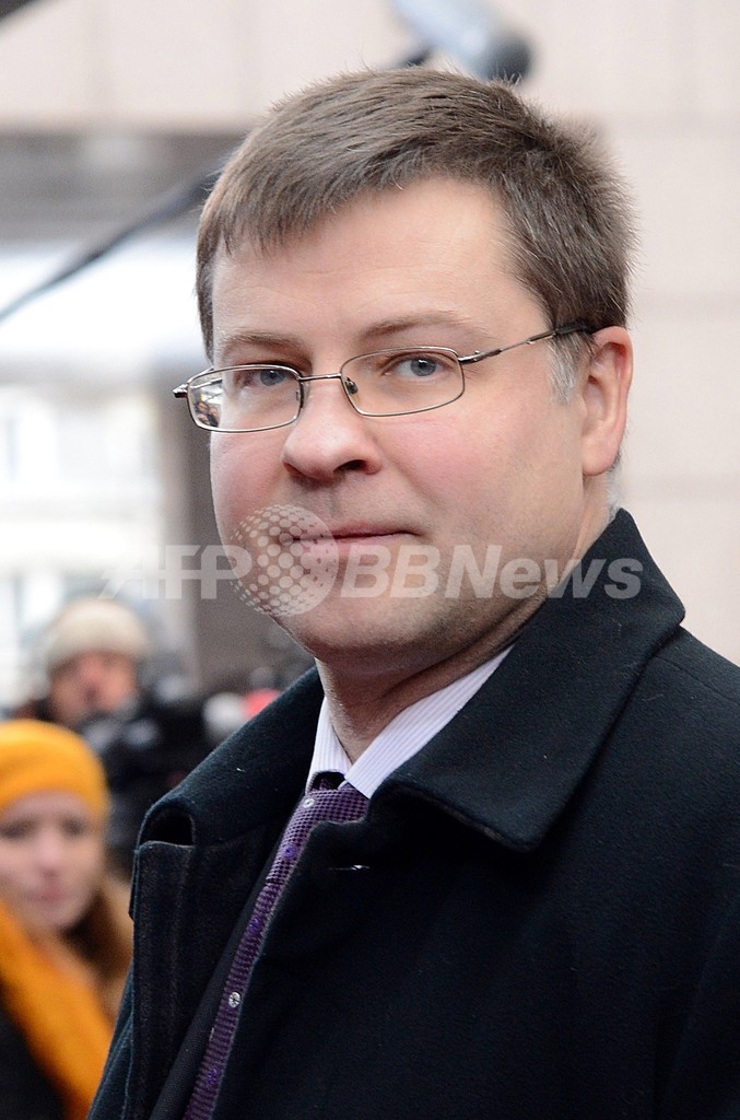 ラトビア首相が辞任、首都のスーパー屋根崩落事故めぐり