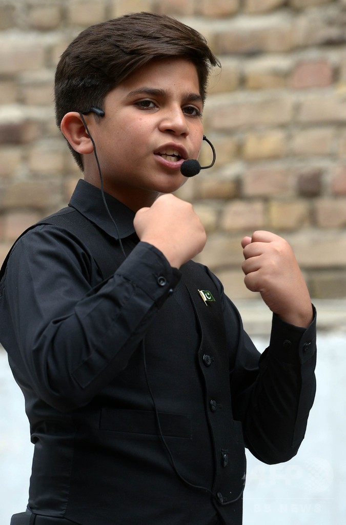 パキスタンが熱狂する11歳の「モチベーショナルスピーカー」は本物か？