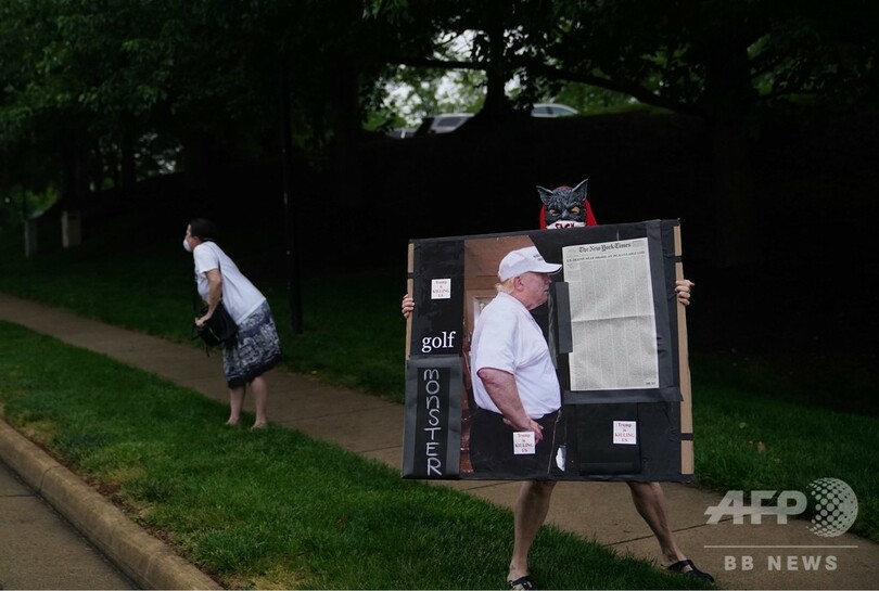 コロナ流行下でゴルフのトランプ氏、メディアの批判に憤激ツイート