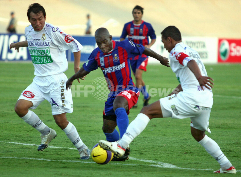 ＜サッカー 07リベルタドーレス杯南米選手権＞UAMvsレアル・ポトシは引き分けに終わる - ベネズエラ