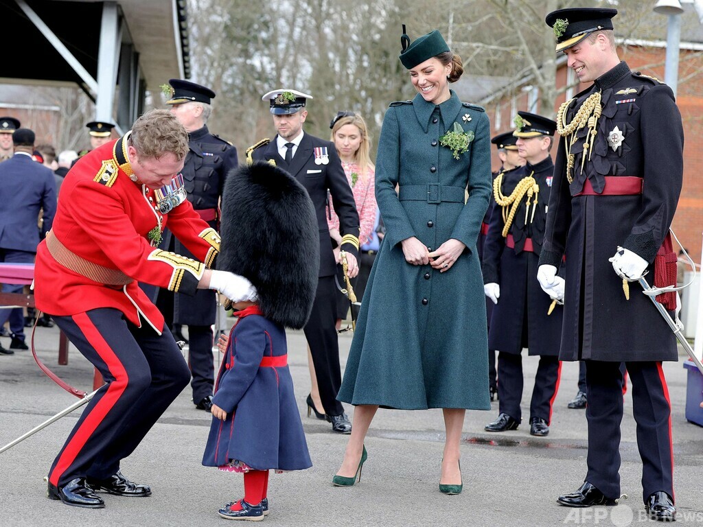 ウィリアム英王子夫妻、聖パトリックデーのパレード参加 写真15枚 国際ニュース：AFPBB News