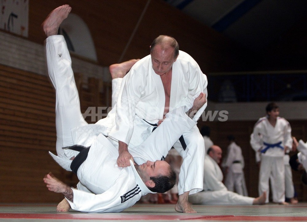 プーチン大統領に柔道8段、国際連盟が授与 写真1枚 国際ニュース