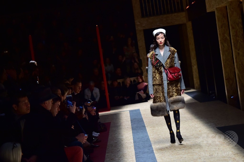 「プラダ」16/17年秋冬コレクション