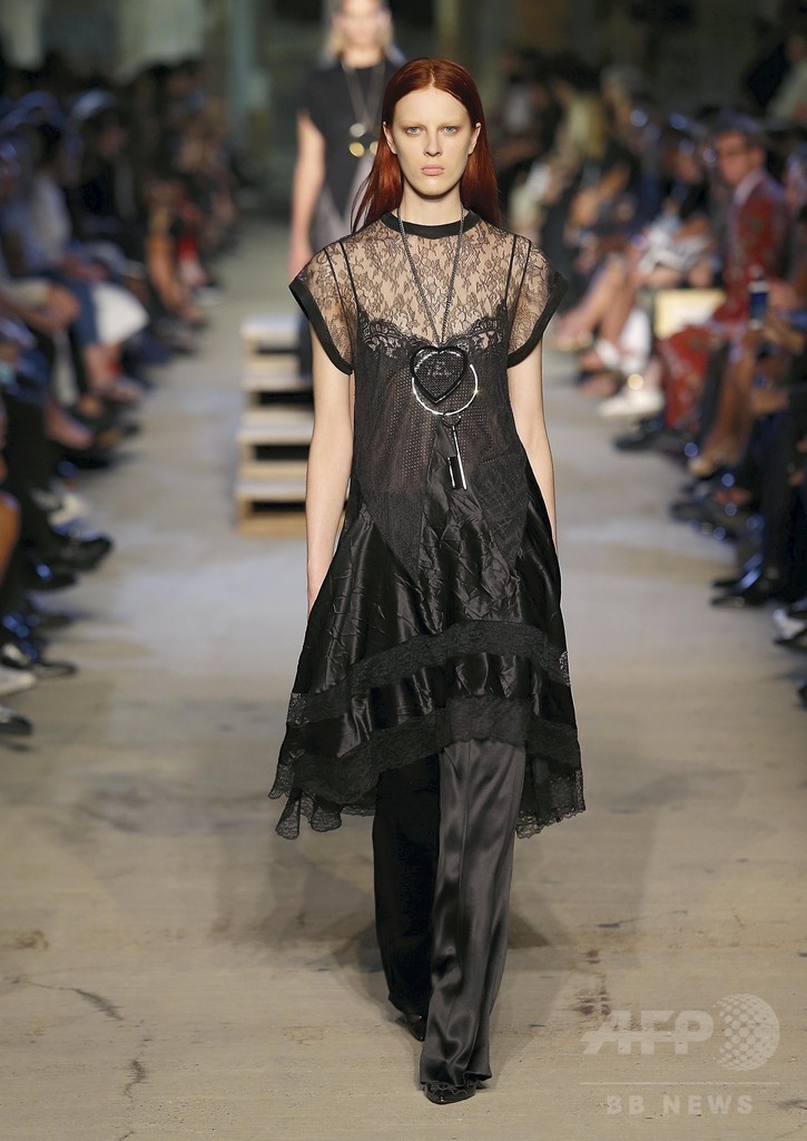 「ジバンシィ」16年春夏コレクション