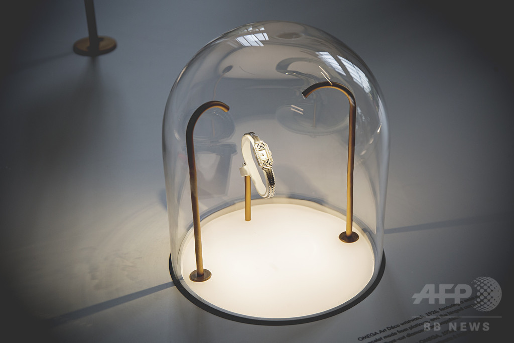 「オメガ」レディス用ウォッチメイキングの歴史をテーマとした展示会開催−伊