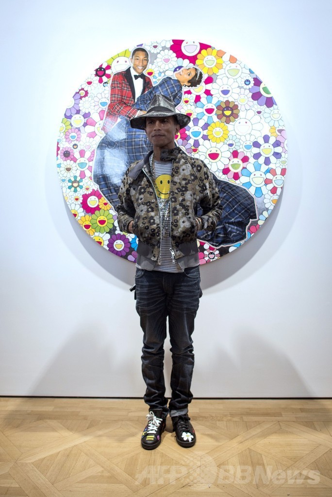 ファレル最新アルバム『Girl』の発売記念展覧会開催、村上隆の作品も