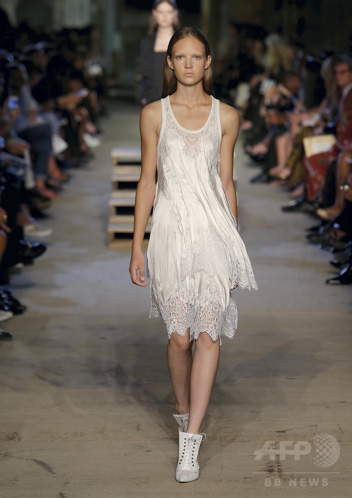 「ジバンシィ」16年春夏コレクション