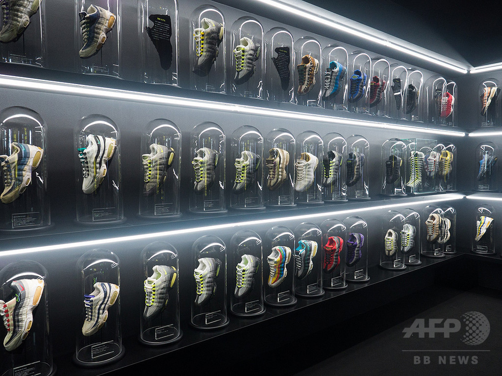 ナイキエアマックス発売20周年、貴重なデザイン画やアーカイブ展示16日まで