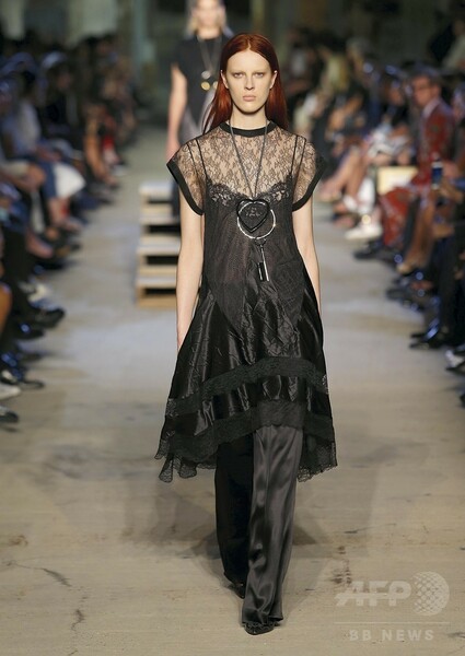 「ジバンシィ」16年春夏コレクション