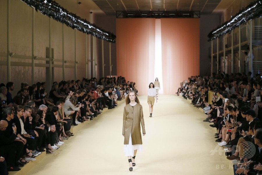 有終の美を飾る穏やかで上質なコレクション、「エルメス」15年春夏