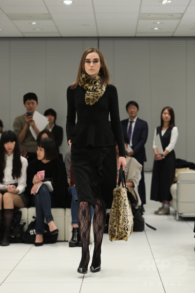 ユニクロの「カリーヌ･ロワトフェルド」コレクションに注目