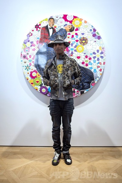 ファレル最新アルバム『Girl』の発売記念展覧会開催、村上隆の作品も