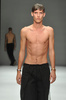 15年春夏「メルセデス・ベンツ ファッション・ウィーク 東京（Mercedes-Benz Fashion Week TOKYO）」で新作を発表した「ドレスドアンドレスド（DRESSEDUNDRESSED）」（2014年10月16日撮影）。(c)AFPBB News/JFWO/MBFWT