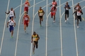 第13回世界陸上大邱大会（13th IAAF World Championships in Athletics Daegu）は4日、男子4×100メートルリレー決勝が行われ、ジャマイカが37秒04の世界新記録で金メダルを獲得した。

レースに臨むジャマイカの第4走者のウサイン・ボルト（Usain Bolt、中央手前、2011年9月4日撮影）。(c)AFP/ANTONIN THUILLIER