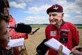 仏北部ランビル（Ranville）で行われた第2次世界大戦のノルマンディー（Normandy）上陸作戦決行日「Dデー（D-Day）」70周年記念式典で、スカイダイビング後に取材に応じるDデー帰還兵のジョック・ハットン（Jock Hutton）さん（89、2014年6月5日撮影）。(c)AFP/LEON NEAL