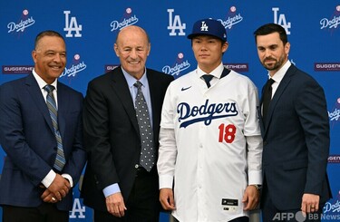 山本由伸がドジャース入団会見 本拠地でお披露目 写真11枚 国際