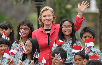 クリントン米国務長官、インドネシア訪問  「米外交政策で重要な役割を期待」