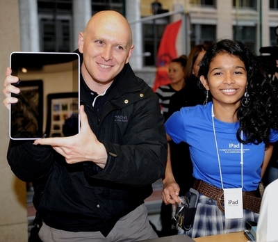 「iPad」世界9か国で発売、徹夜組も