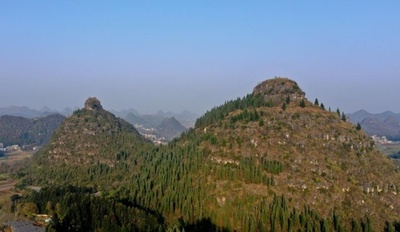 中国貴州省 奇妙な「双乳峰」が大ブレーク