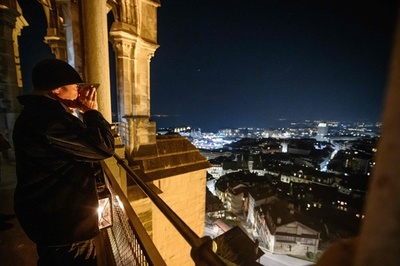 スイスの夜警、大聖堂の「警鐘」鳴らして市民に団結呼び掛け 新型ウイルス