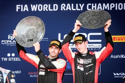 エバンスがラリー・フィンランド制覇、豊田会長と優勝喜ぶ