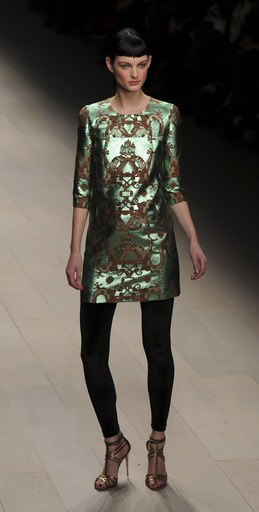 ＜12/13年秋冬ロンドンコレクション＞イッサ ロンドン