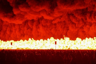 【今日の1枚】地平を遮る「炎の壁」、豪でエアショー