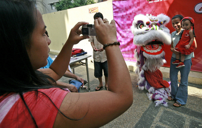春節の花火で1人死亡、270人負傷 - 中国
