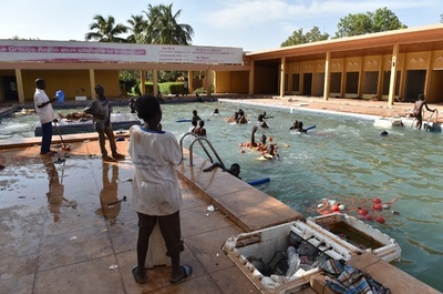 仏2兵士、ブルキナファソで児童性的虐待か 本国送還後に拘束