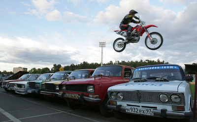 ベラルーシで「オートロデオ・ショー」開催