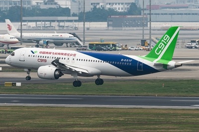 中国国産大型旅客機C919、成都路線で初飛行