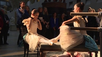 動画 パリ オペラ座バレエ団 スタンダール 赤と黒 原作の新作公演 写真1枚 国際ニュース Afpbb News